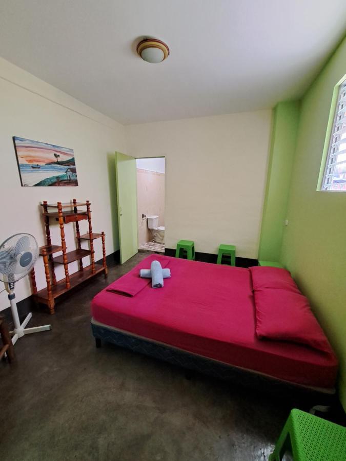 Hostal Mochilas Granada Εξωτερικό φωτογραφία